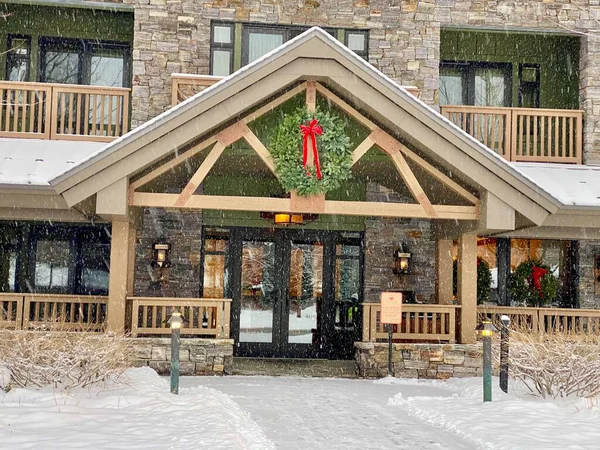 Empty Stowe Mountain Resort Spruce Peak Village Evening Time Early — Photo