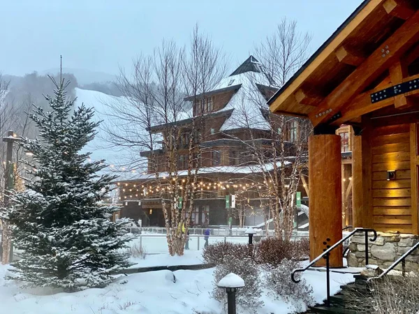 Empty Stowe Mountain Resort Spruce Peak Village Evening Time Early — Zdjęcie stockowe