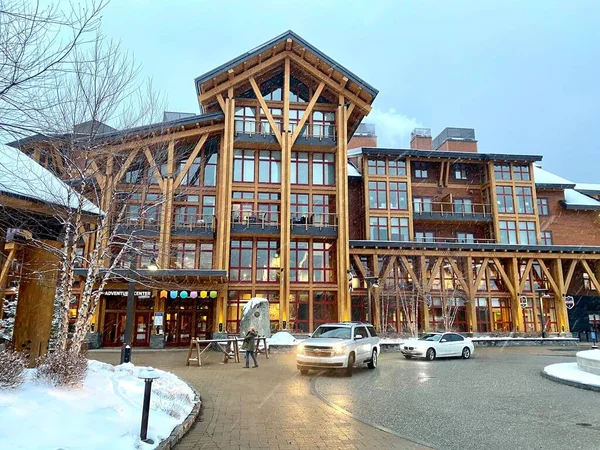 Empty Stowe Mountain Resort Spruce Peak Village Večerních Hodinách Začátkem — Stock fotografie