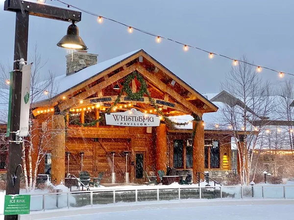 Eislaufplatz Stowe Mountain Resort Spruce Peak Village Anfang Dezember 2020 — Stockfoto