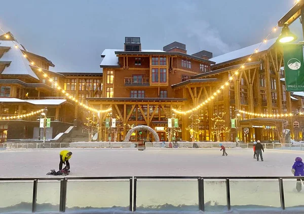 Stowe Dağı Spruce Tepesi Köyü Nde Buz Pateni Pisti Aralık — Stok fotoğraf