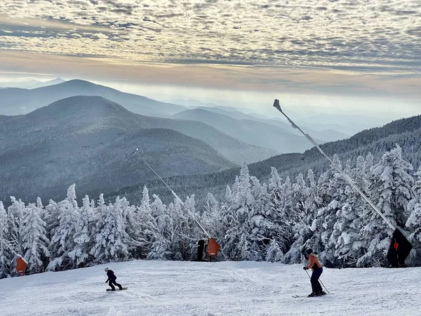 Вид Горы Облаками День Снега Горнолыжном Курорте Вермонт Декабрь 2020 — стоковое фото