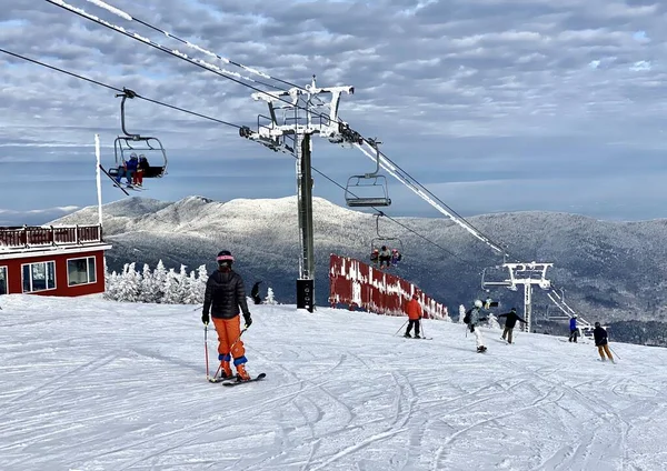 Bonito Dia Neve Quad Ski Chair Lift Estância Esqui Stowe — Fotografia de Stock