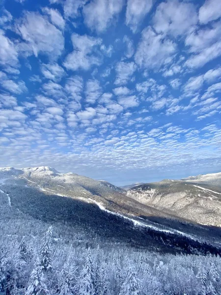 버몬트 스토우 마운틴 리조트에 하늘과 구름이 2020 — 스톡 사진