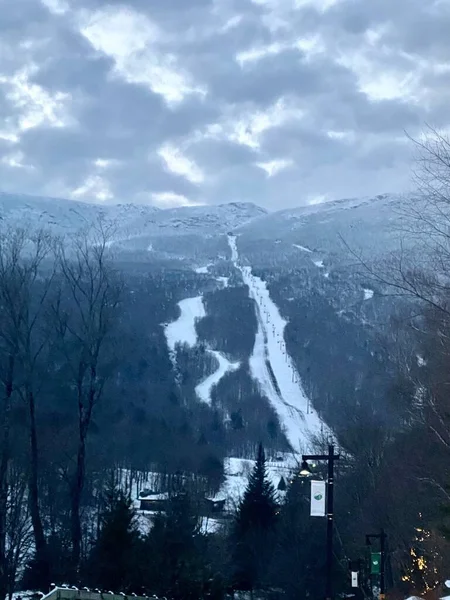 佛蒙特州斯托山滑雪胜地美丽的雪天 2020年12月 — 图库照片
