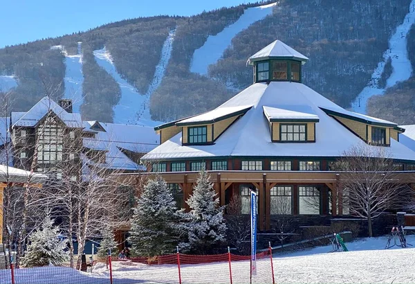 Vue Sur Stowe Mountain Resort Spruce Peak Village Journée Ensoleillée — Photo