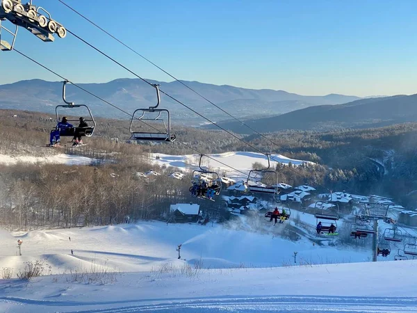 Skifahrer Steigen Sessellift Skigebiet Von Vermont Auf — Stockfoto