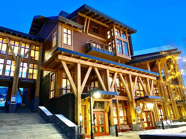 Stowe Mountain Resort Spruce Peak Village Evening Time Début Décembre — Photo