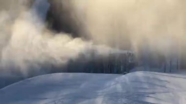Stowe Dağı tatil beldesi VT 'de Spruce Tepesi' nde kar yağışı devam ediyor.