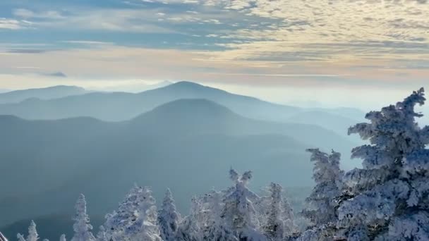 Vídeo Panorâmico Estância Esqui Stowe Montanha Dia Ensolarado Neve Fresca — Vídeo de Stock