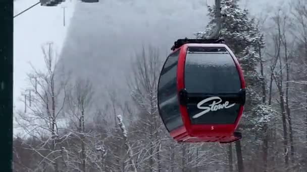 Stowe Mountain Resort Gondola Winda Akcji Początku Grudnia — Wideo stockowe