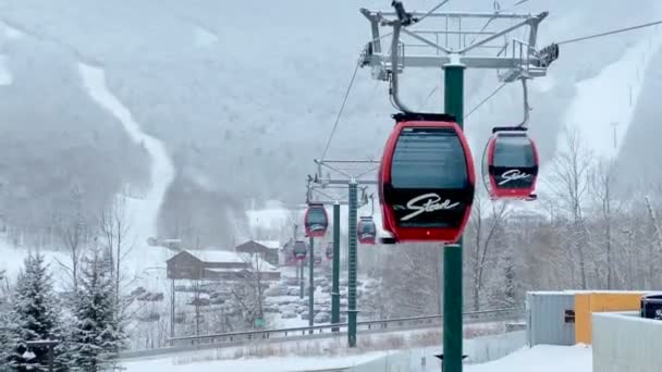 Stowe Mountain Resort Gondola Winda Akcji Początku Grudnia — Wideo stockowe