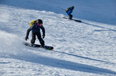 Snowboard ve kış sporları. Breckenridge, Colorado İmparatorluk Bowling sahasında güneşli bir günde.