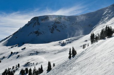 Breckenridge Kayak Tesisindeki dağların panoramik manzarası. Aşırı kış sporları. Breckenridge, Colorado 