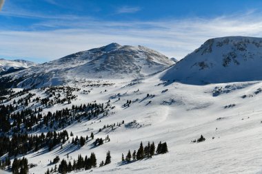 Breckenridge Kayak Tesisindeki dağların panoramik manzarası. Aşırı kış sporları. Breckenridge, Colorado 
