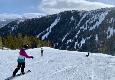 Colorado 'daki Breckenridge Kayak Tesisi' ndeki çift Diamond patikalarını görüntüle