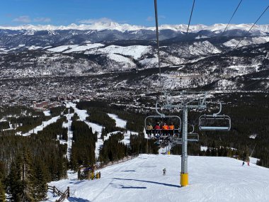 Colorado 'daki Breckenridge Kayak Tesisi' nde sandalye kaldırma