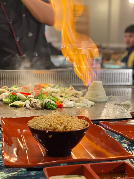 Hibachi Grill Chef Preparing Delicious Teriyaki Meal — Stock Photo, Image