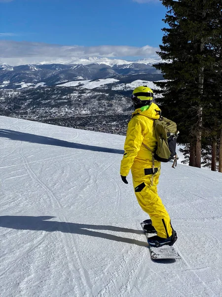 Snowboarder Wearing Yellow Suit Ready Downhill Breckenridge Ski Resort Colorado — Stock Photo, Image