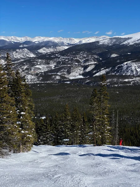 科罗拉多州Breckenridge Ski度假村阳光灿烂的一天 垂直图像 — 图库照片