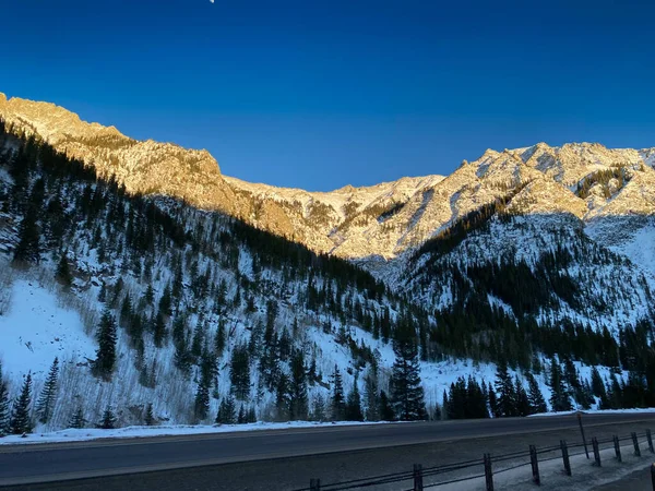 Conduzir Através Área Montanha Rochosa Colorado — Fotografia de Stock