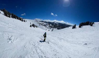 Vail, Colorado 'da kayak pistlerinin panoramik manzarası