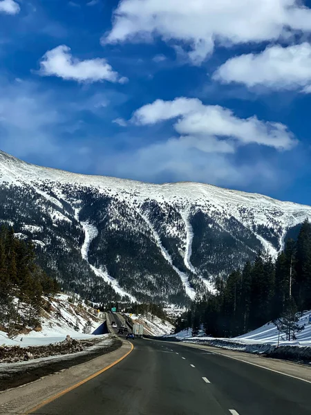 Utsikt Över Bergen Vid Motorväg — Stockfoto