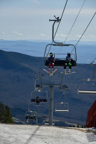 Menschen Die Frühling Skilift Fahren Skigebiet Stowe Mountain April — Stockfoto