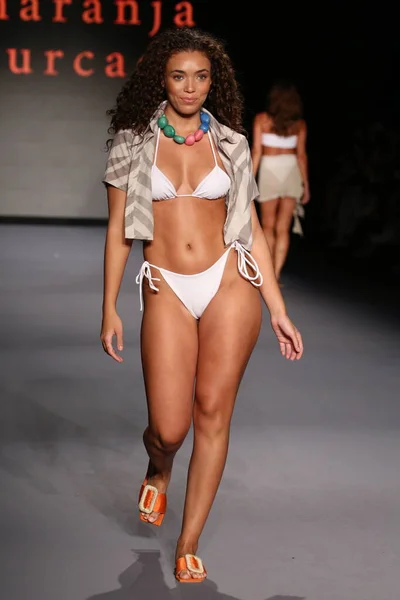 Miami Beach Florida July Model Walks Runway Destination Colombia Presenting — Stock Photo, Image