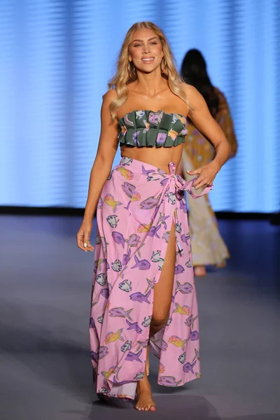 Miami Beach Florida July Model Walks Runway Destination Colombia Presenting — Stock Photo, Image