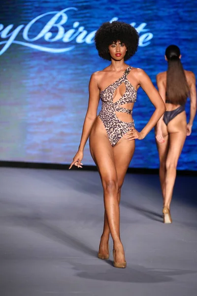 Miami Beach Florida July Model Walks Runway Honey Birdette Miami — Stock Photo, Image