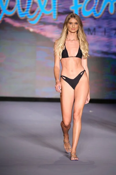 Miami Beach Florida July Model Walks Runway Luli Fama Paraiso — Stock Photo, Image