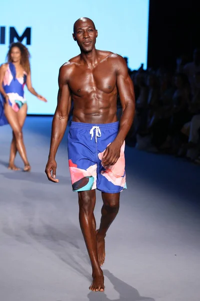 Miami Beach Florida July Model Walks Runway Life Style Group — Stock Photo, Image