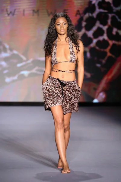 Miami Beach Florida July Model Walks Runway Life Style Group — 图库照片
