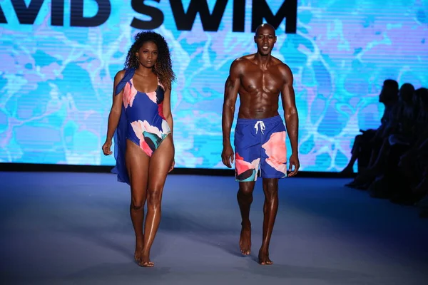 Miami Beach Florida Juli Modellen Lopen Baan Tijdens Life Style — Stockfoto