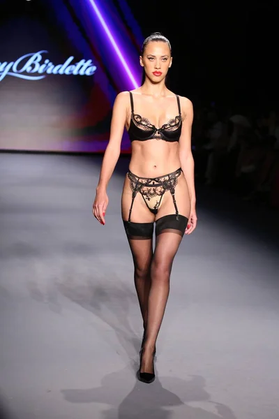 Miami Beach Florida July Model Walks Runway Honey Birdette Miami — Stock Photo, Image