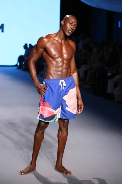 Miami Beach Florida July Model Walks Runway Life Style Group — Stock Photo, Image