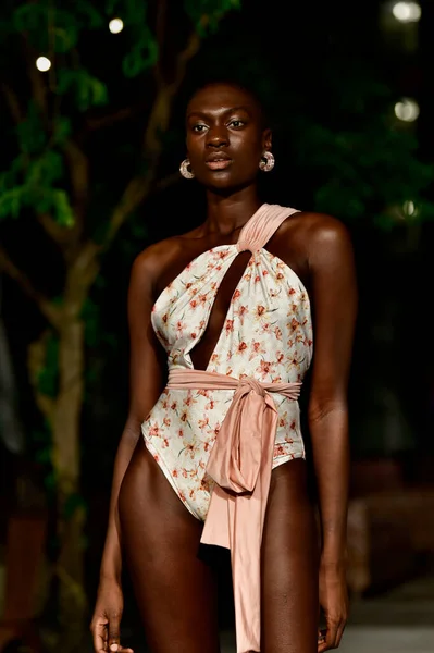 Miami Beach Florida Julho Modelo Caminha Para Sinesia Karol Miami — Fotografia de Stock