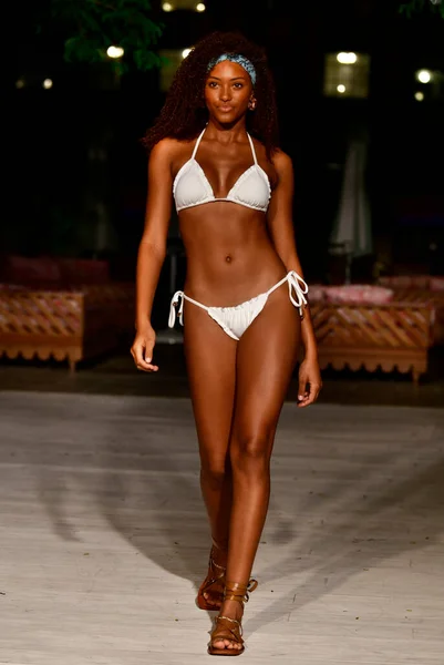 Miami Beach Florida Luglio Una Modella Cammina Sinesia Karol Miami — Foto Stock