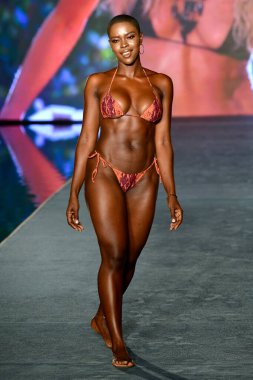 MIAMI, FLORIDA - JULY 10: Saje Nicole walks the runway during the 2021 Sports Illustrated Swimsuit Runway Show during Paraiso Miami Beach at Mondrian South Beach on July 10, 2021 in Miami, Florida.