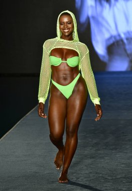 MIAMI, FLORIDA - JULY 10: Saje Nicole walks the runway during the 2021 Sports Illustrated Swimsuit Runway Show during Paraiso Miami Beach at Mondrian South Beach on July 10, 2021 in Miami, Florida.