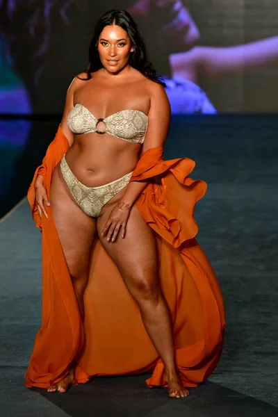 Miami Florida July Amanda Kay Walks Runway 2021 Sports Illustrated — Stockfoto