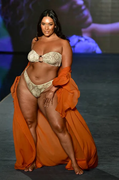 Miami Florida July Amanda Kay Walks Runway 2021 Sports Illustrated — Stockfoto