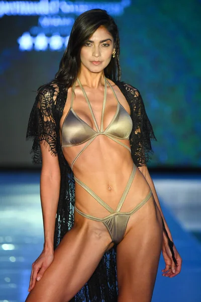 Miami Beach Florida July Model Walks Runway Supermodel Swimwear Show — Stok fotoğraf
