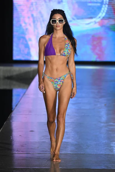 Miami Beaca Florida July Model Walk Tamarindo Show Miami Swim — 스톡 사진