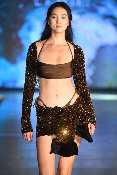 Miami Beach Florida July Model Walks Runway Eight Swim Show — Stok fotoğraf