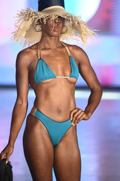 Miami Beach Florida July Model Walks Runway Delyx Ltd Show — Stockfoto