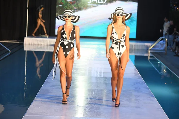 Miami Beach Florida July Models Walk Runway Jalu Swim Show — Zdjęcie stockowe