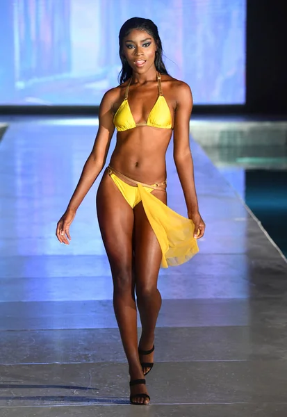 Miami Beach Florida July Model Walks Runway Swimglam Show Miami — Stock Photo, Image