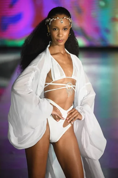 Miami Beach Florida July Model Walks Runway Dts Swim Show — Stock Photo, Image